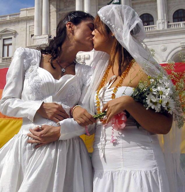 Nozze gay, i buoni propositi s’infrangono agli uffici comunali 