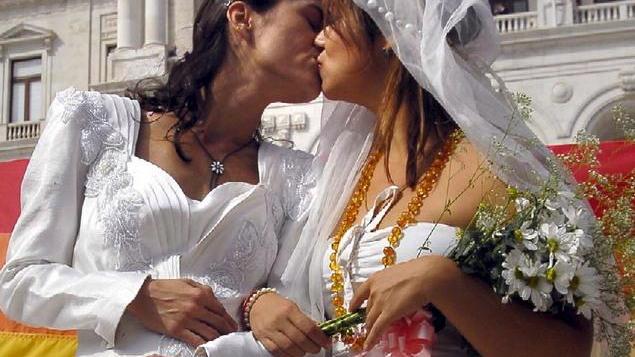 Nozze gay, i buoni propositi s’infrangono agli uffici comunali