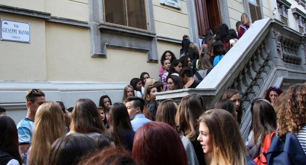 Gli studenti in piazza contro la carenza di aule 