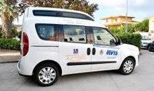 Un mezzo di soccorso con le donazioni Avis