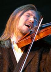 A Cala Corsara il gran finale in spiaggia con Felix Lajkò