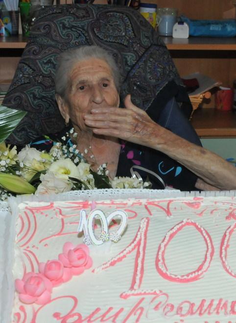 La Maddalena, Zia Maria festeggia i suoi 100 anni 