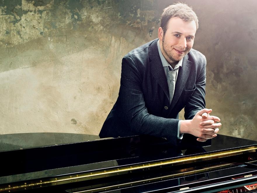 Raphael Gualazzi al teatro Verdi con l’Orchestra Regina del Maggio Fiorentino 
