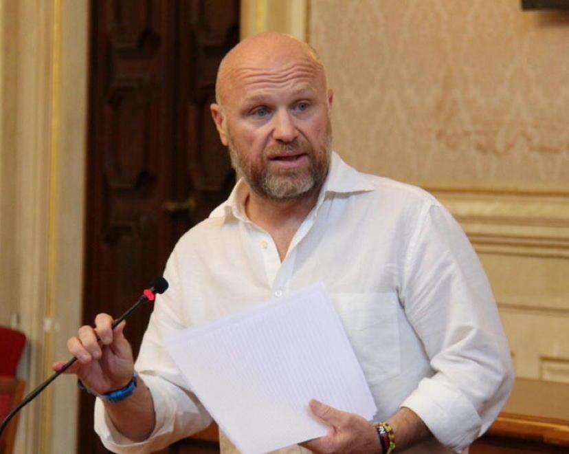Ospedale, la replica di Nogarin: «Rossi, basta proposte bizzarre» 
