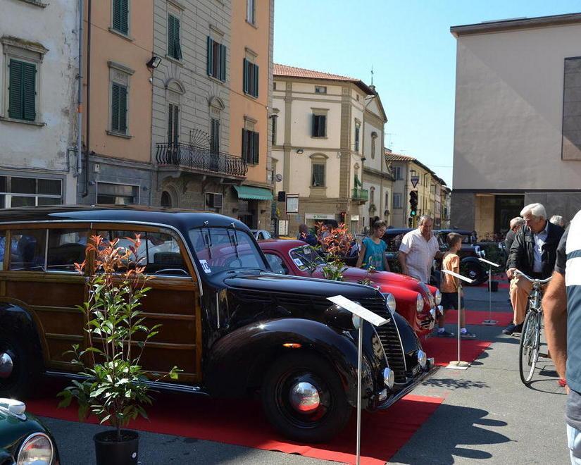 Le auto storiche stregano Fucecchio, successo del memorial Zari 