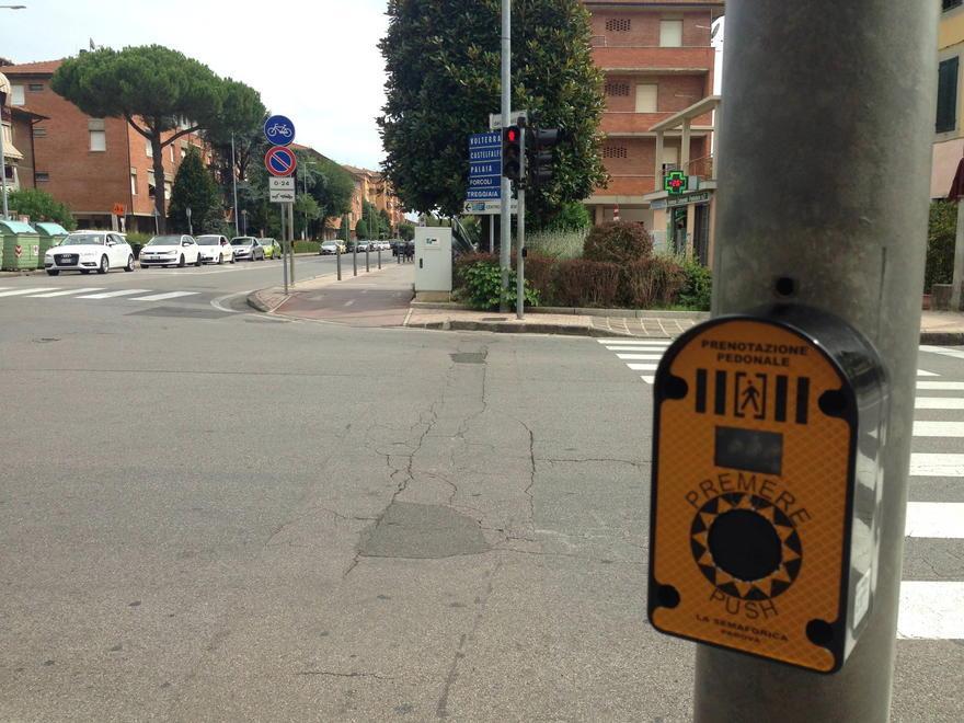 Il semaforo “sprint” che mette in difficoltà gli anziani 