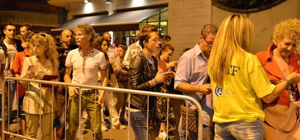 Nottissima, vola il commercio ma sul biglietto è polemica 