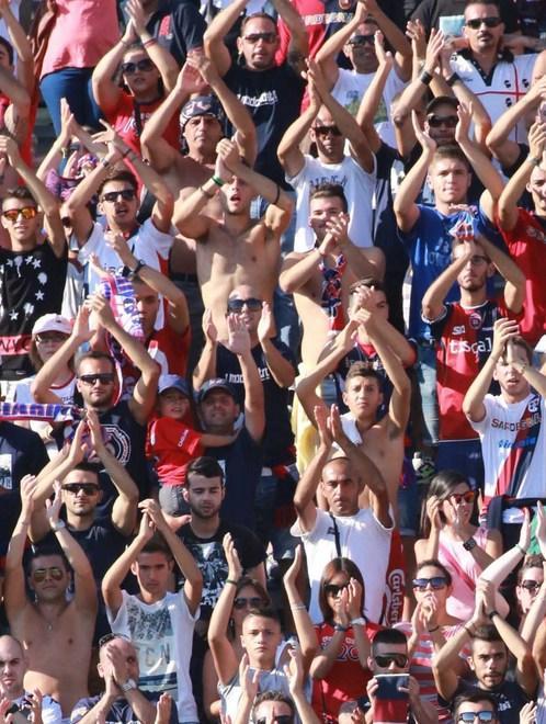 Tifosi caldissimi e applausi a gogo 
