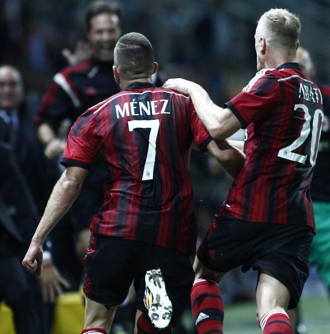 Milan spettacolo, la vetta è agganciata 