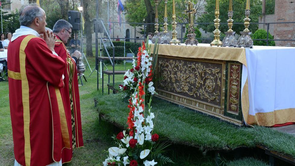 Esposti i frammenti della Croce