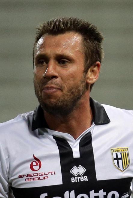 Milan, pazza cinquina In 10 stende il Parma e riaggancia la vetta 