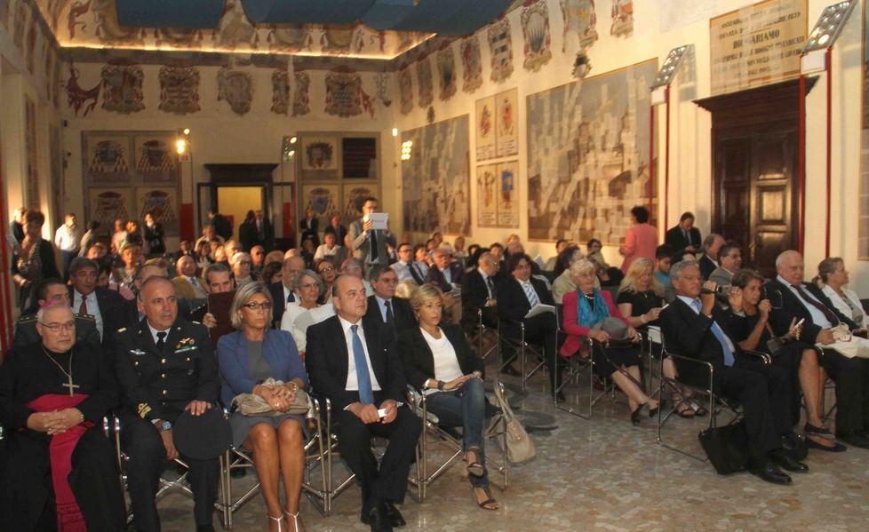 Donna Sapiens, confronto sulla figura femminile 