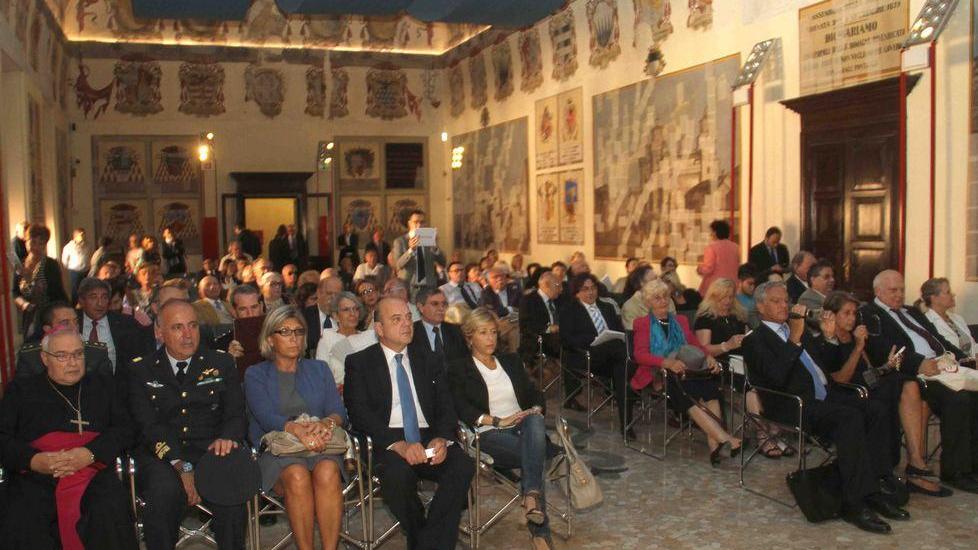 Donna Sapiens, confronto sulla figura femminile