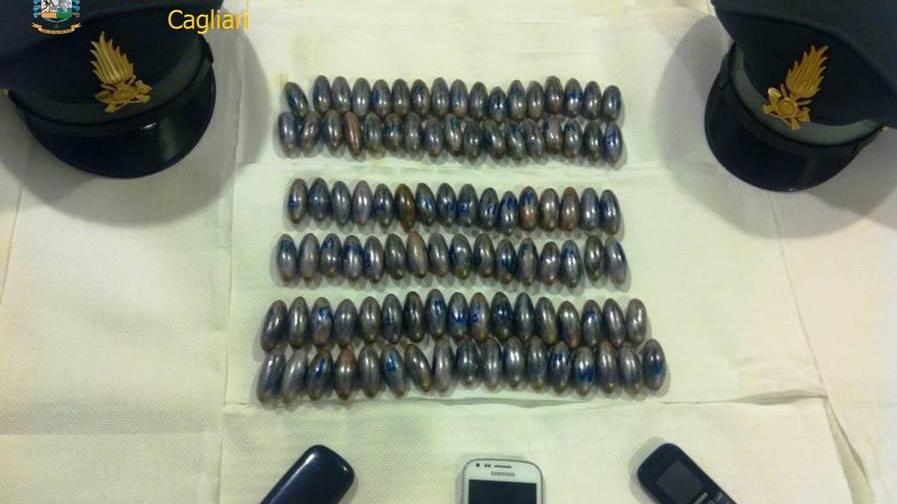 Da Madrid con cento ovuli di droga in corpo: arrestato 