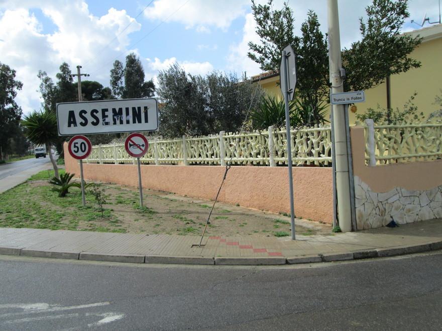 Commerciante sotto sfratto s’incatena davanti a casa 