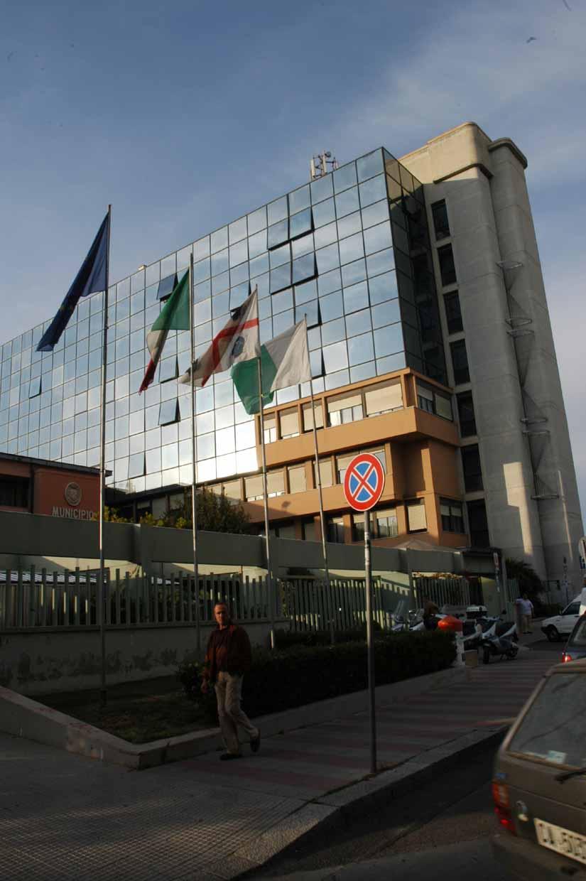 Disoccupato chiede del sindaco e nell’attesa tenta il suicidio 