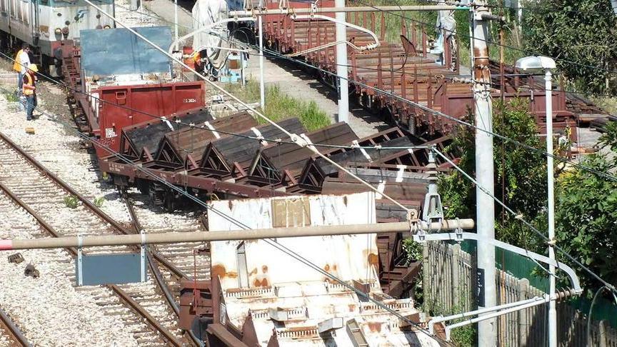 Due carri di un convoglio ferroviario si rovesciano a Fiorentina