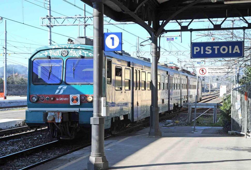 Pendolari infuriati sul treno guasto