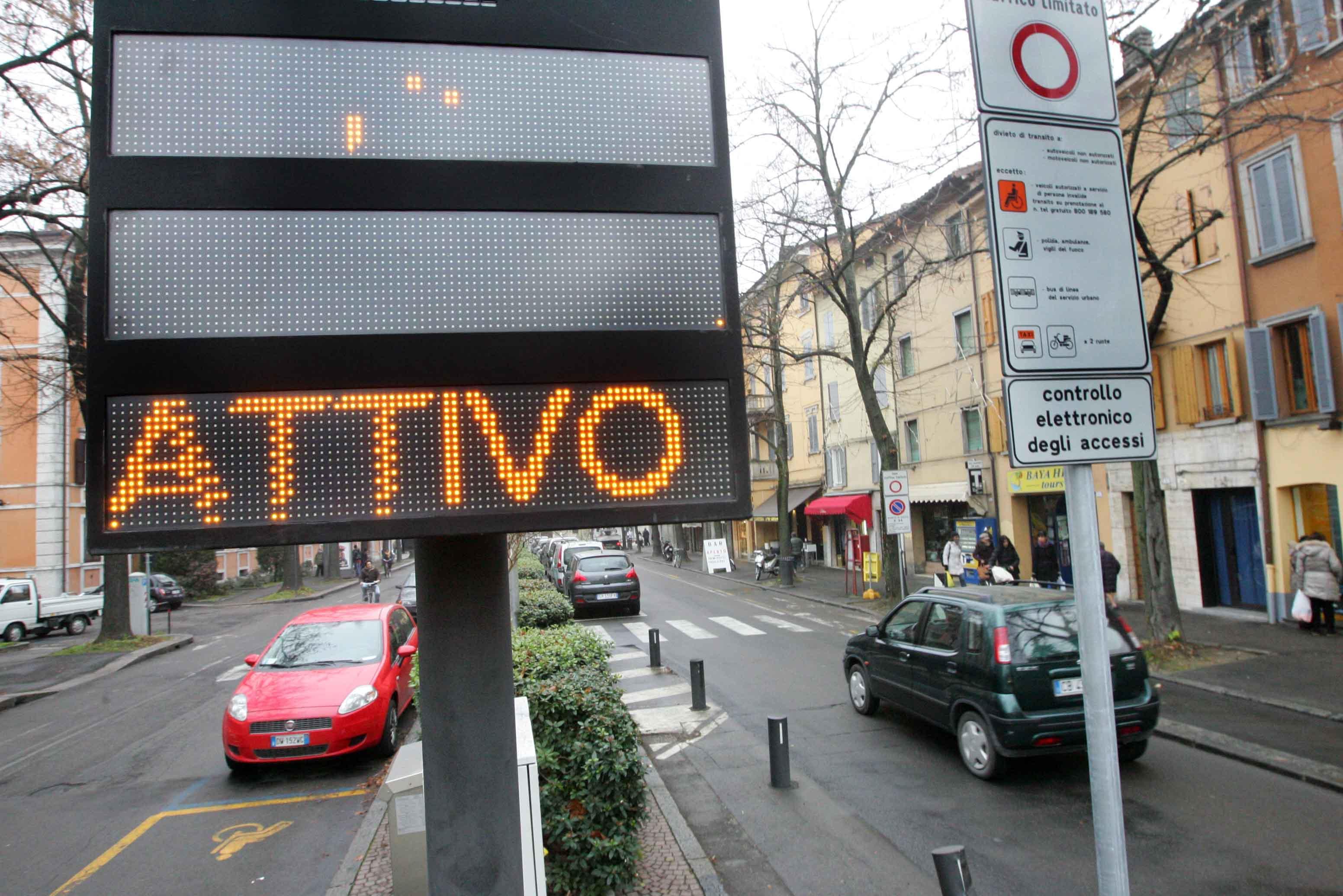 Ztl, nei nuovi permessi mancano le moto 