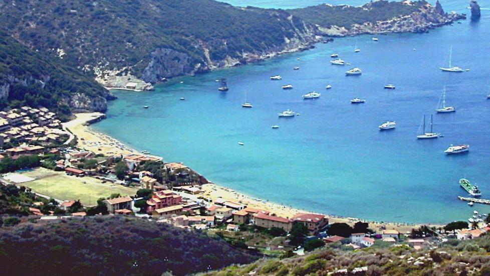 Muore in mare davanti a Campese