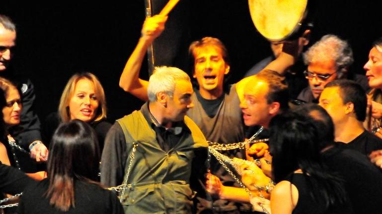 Viaggio scosso, opera della teatro-terapia