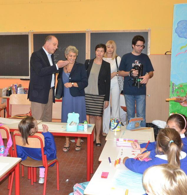 «Tinteggio io il refettorio» il sindaco fa l’imbianchino 