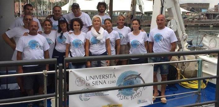 Cetacei, emergenza per la plastica 