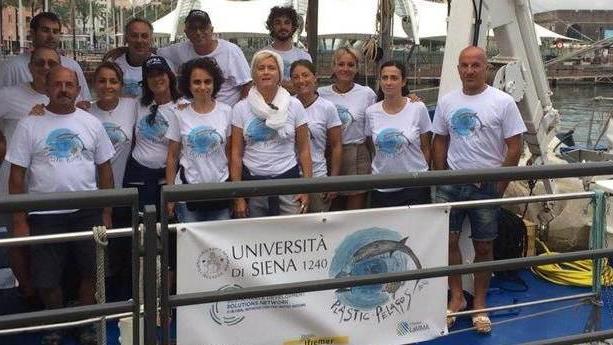Cetacei, emergenza per la plastica