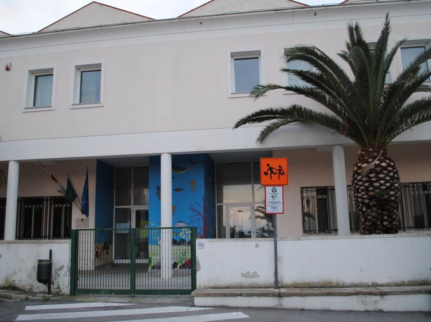 «La scuola media di Stintino non chiude» 