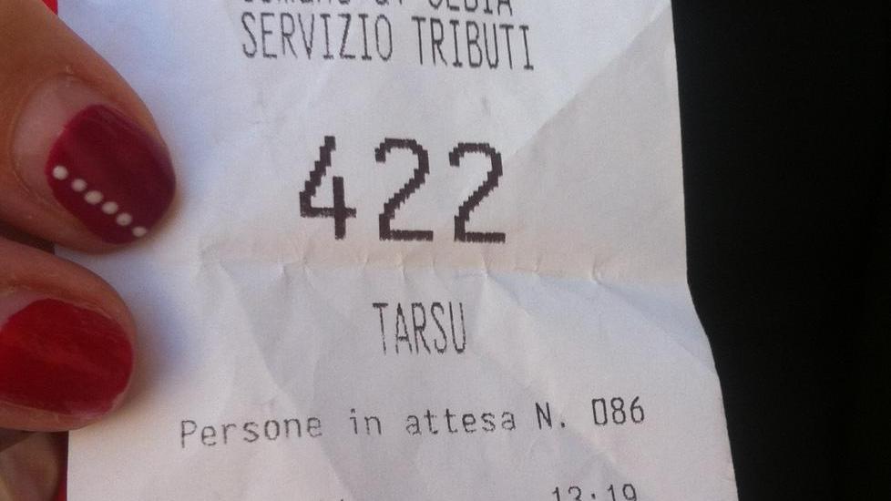 Tutti in fila: 3 ore d’attesa per pagare la Tari