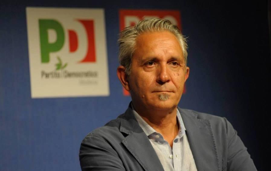 Trande ai grillini: «Intasate la macchina» 