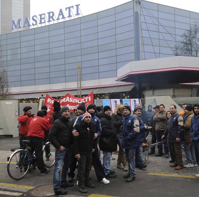 In 300 per il presidio anti-discriminazione davanti alla Maserati 