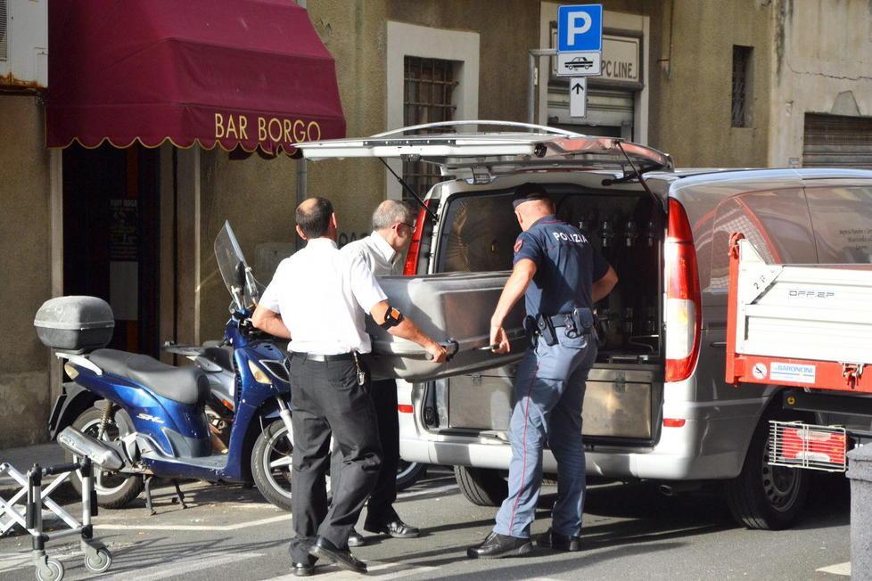 Muore nel bar mentre gioca a carte 