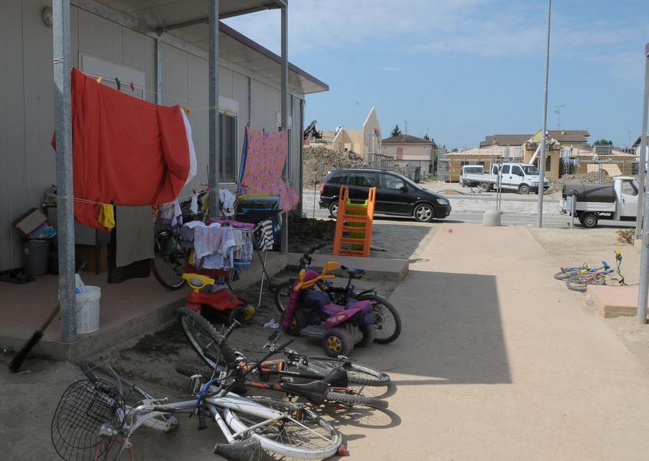 Giro di vite su soldi e Map agli sfollati 