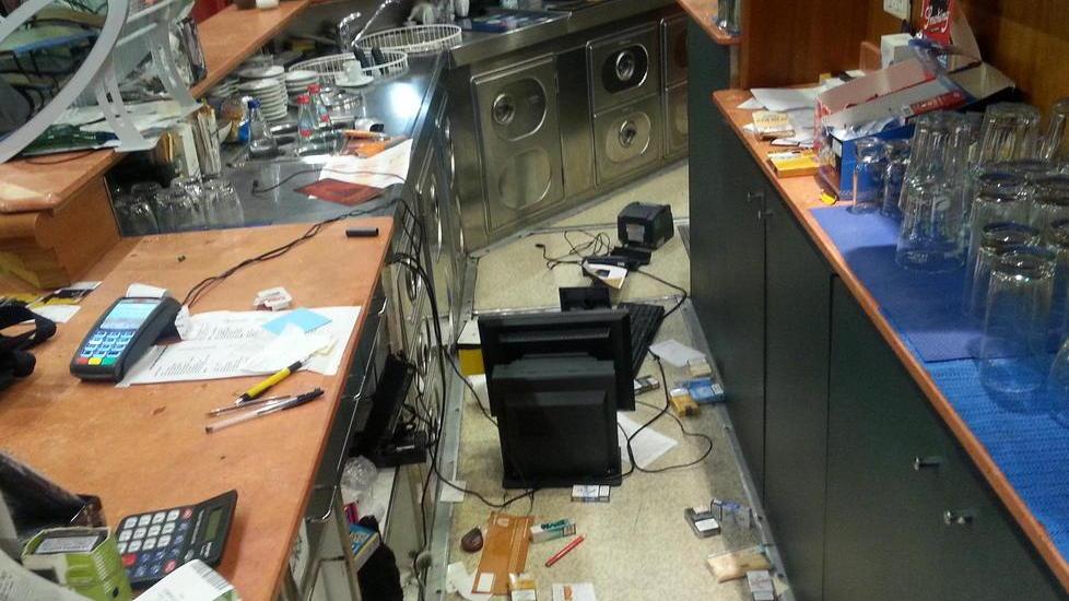 Banda mette a segno un colpo in un bar-pizzeria
