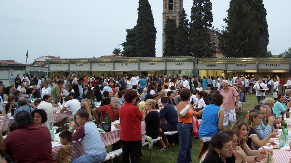 I volontari alle sagre sono sempre meno Ora chiedono soldi