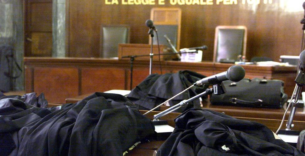 Busta all’avvocato con polvere da sparo 