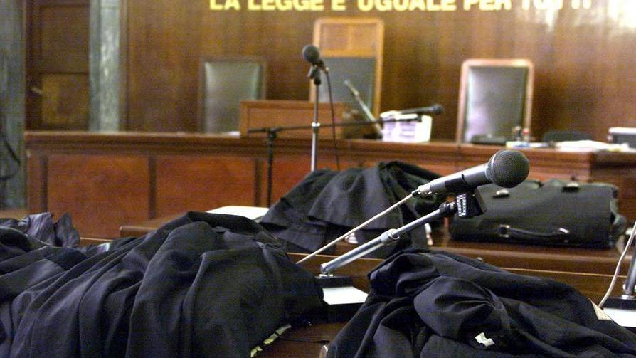 Busta all’avvocato con polvere da sparo