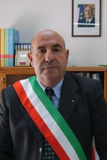 Il sindaco di Laerru: «La mia indennità in borse di studio»