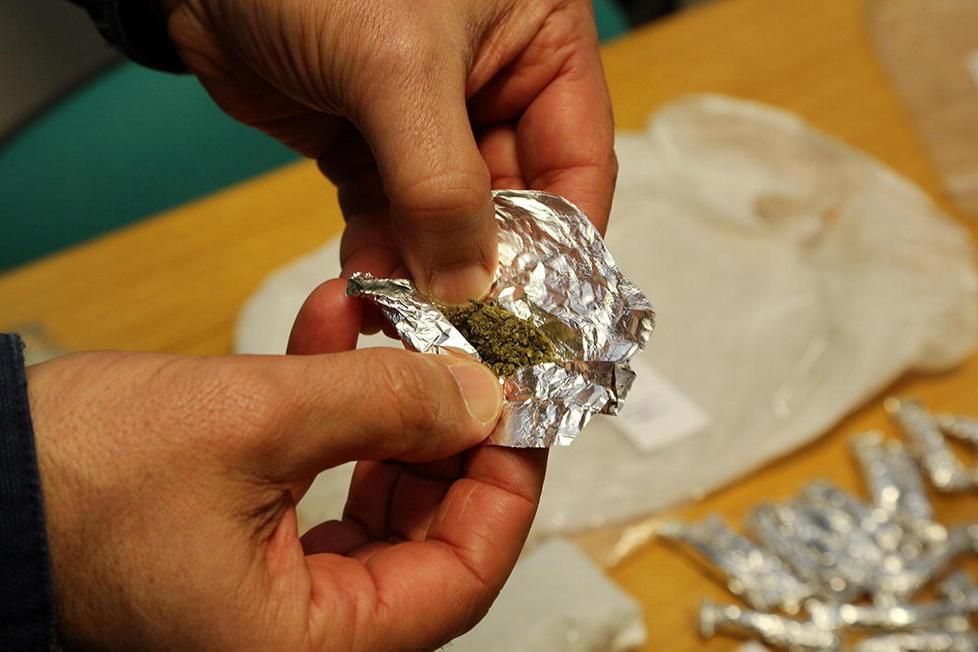 Due minorenni denunciati per spaccio di marijuana 