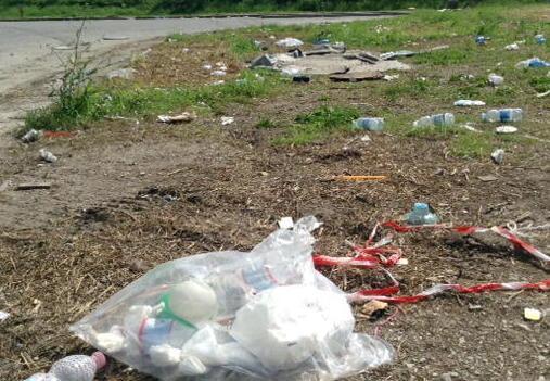 Passa la fiera e viale Marconi diventa una discarica 