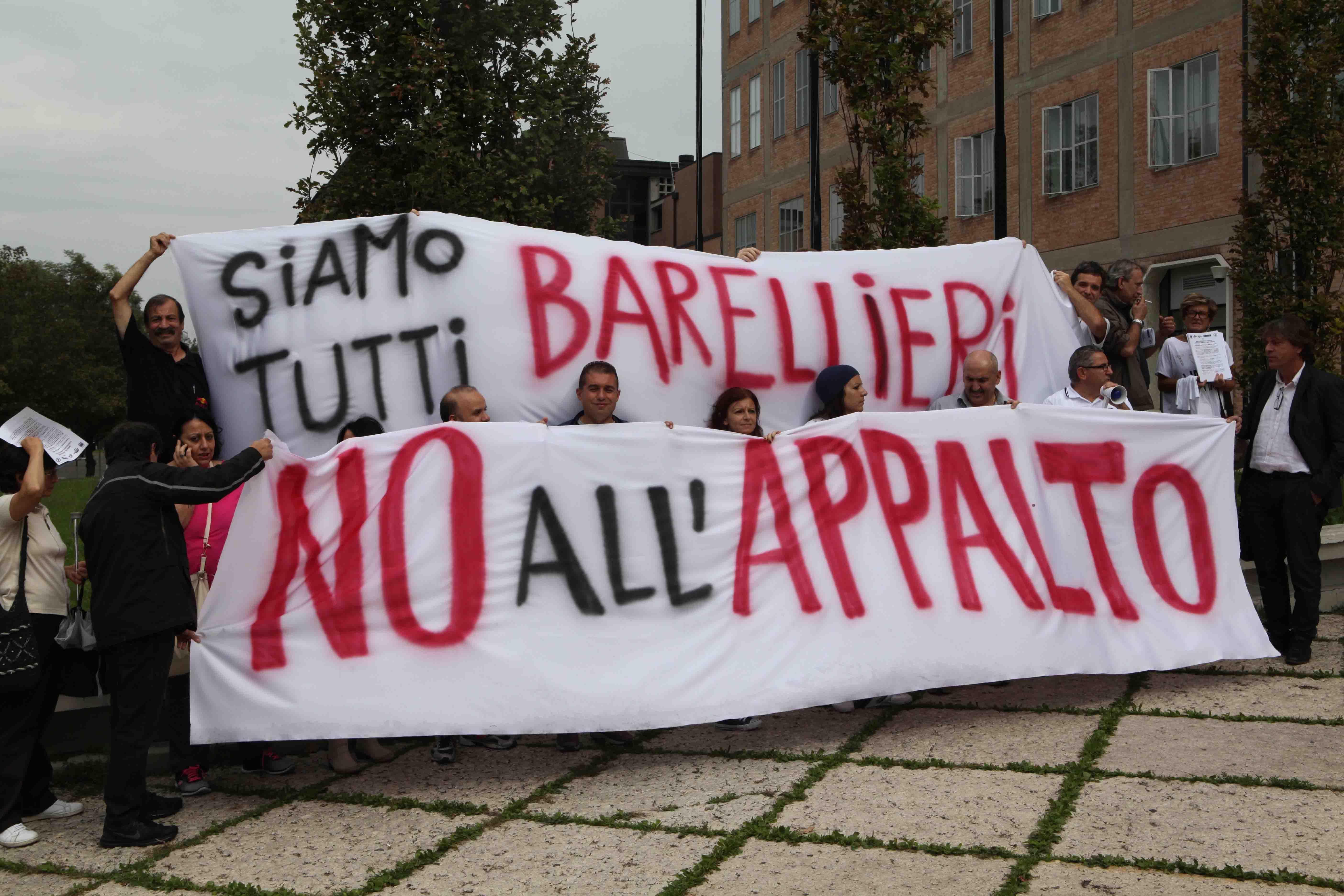 Appalto esternalizzato, protesta lampo dei barellieri al Santa Maria