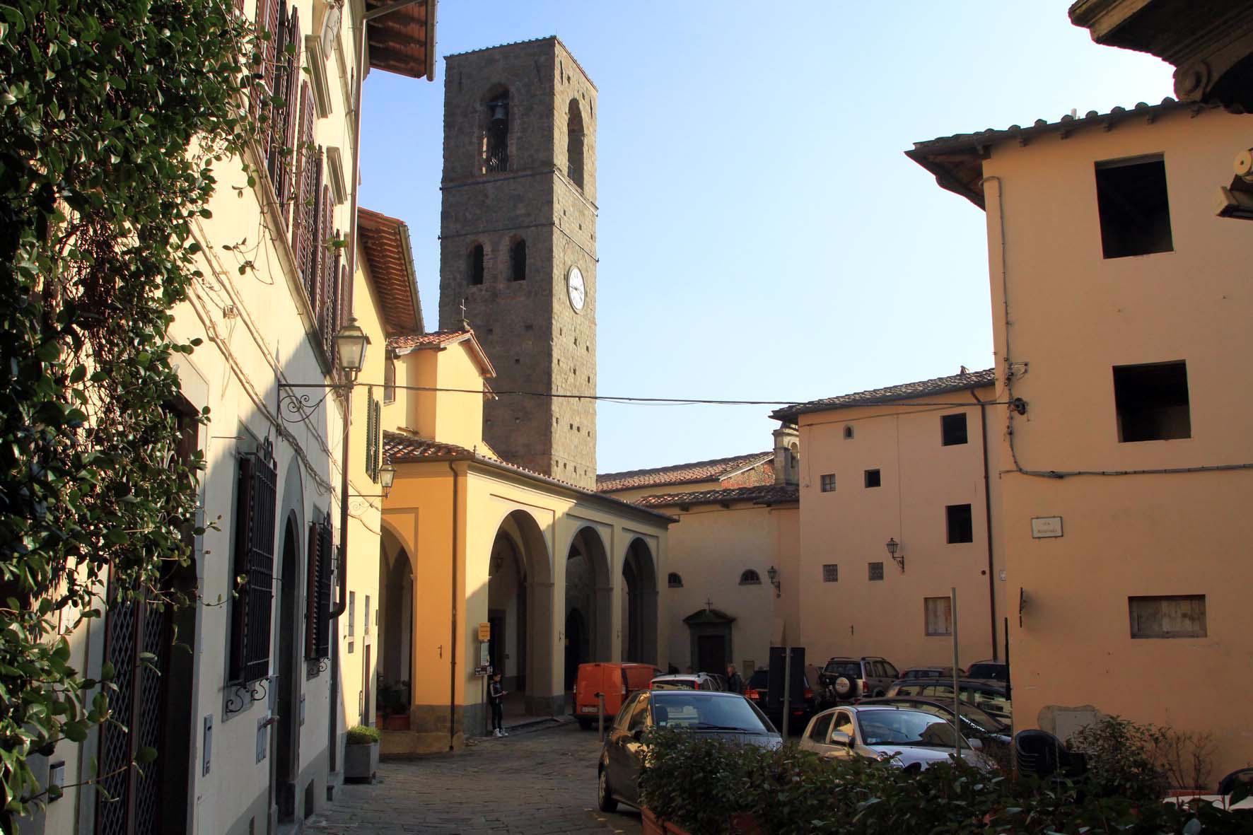 Perdita di acqua a Massa ma nessuno arriva a ripararla 