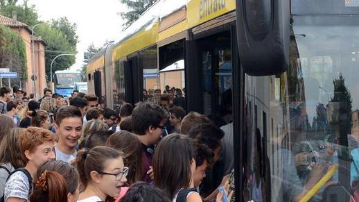 Tanti studenti pochi bus: a Castelfranco è protesta