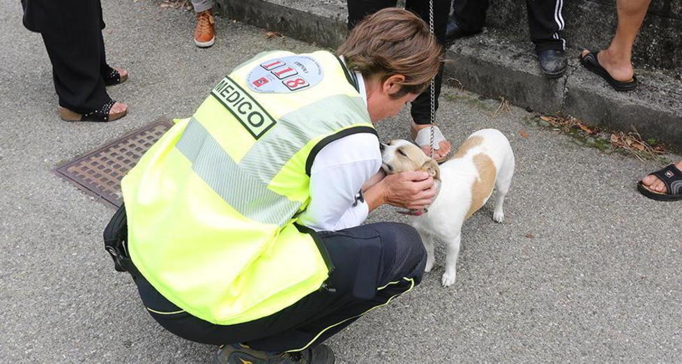 Donna mette in salvo il cane e si dà fuoco in casa a Fucecchio 