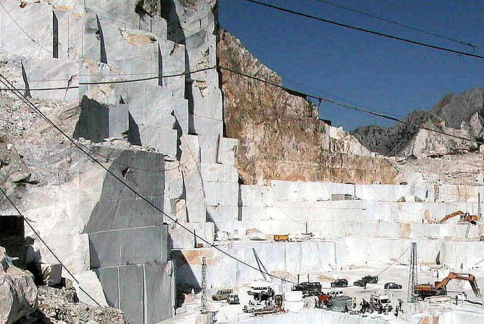 «Cave, municipalizziamo la produzione»