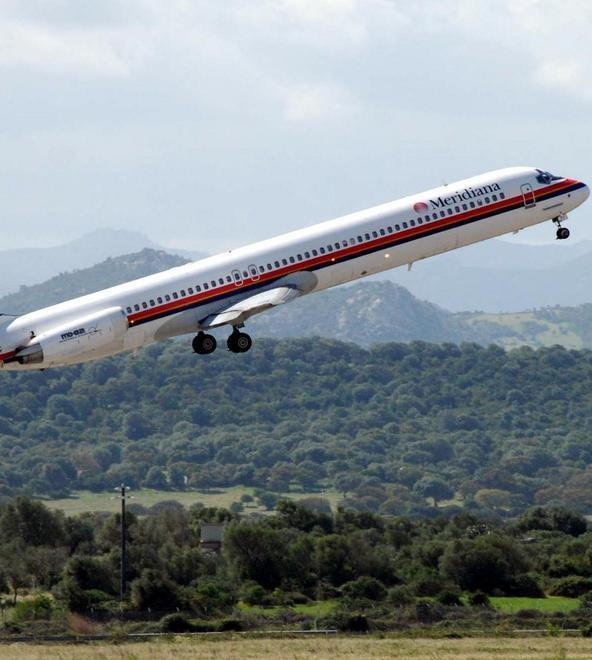 Licenziamenti in Sardegna, ma a Napoli la compagnia inaugura sette nuove rotte