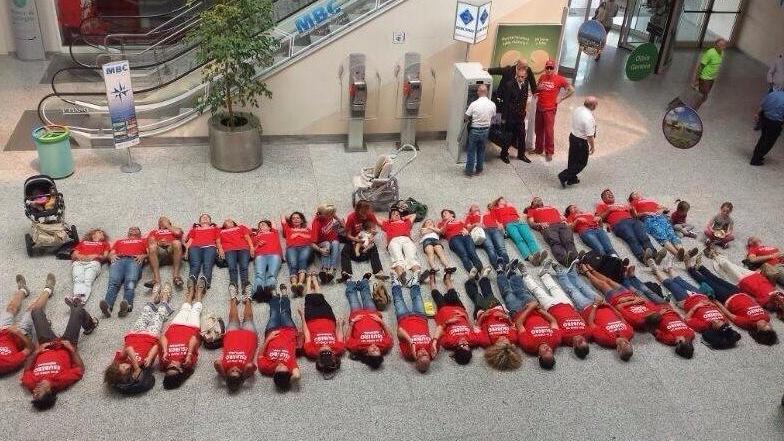 I sindacati: stop a tutti i tagli