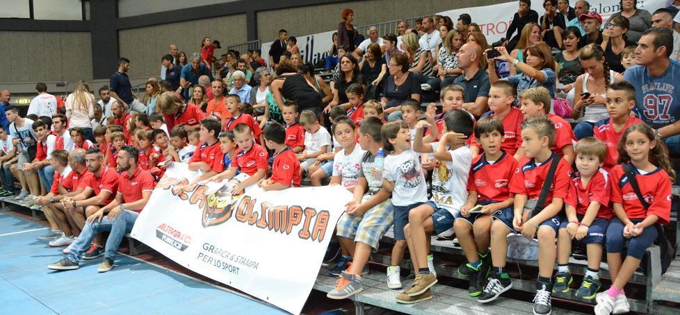 Olimpia, la gioia dei baby con la Dinamo: una serata speciale prima dei tornei