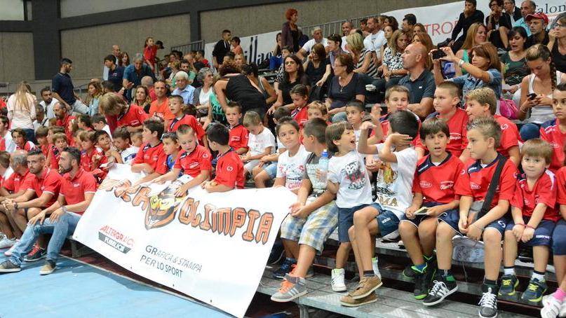 Olimpia, la gioia dei baby con la Dinamo: una serata speciale prima dei tornei